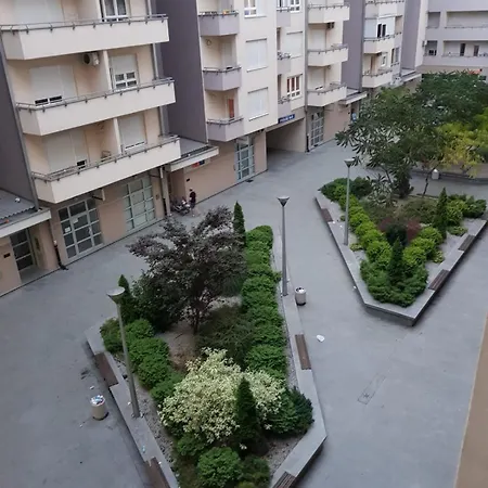 Atrium Apartment *